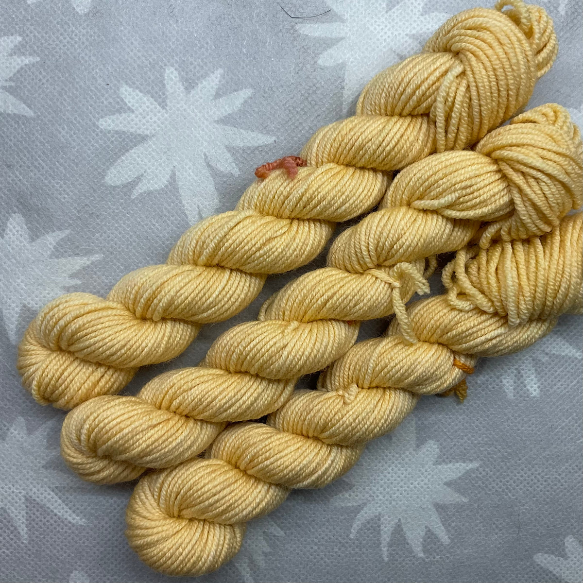 Beeswax Jujubee DK Mini Skein