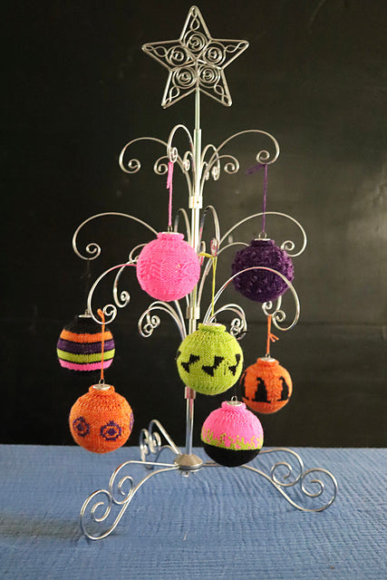 A Week of Spooky Baubles Set